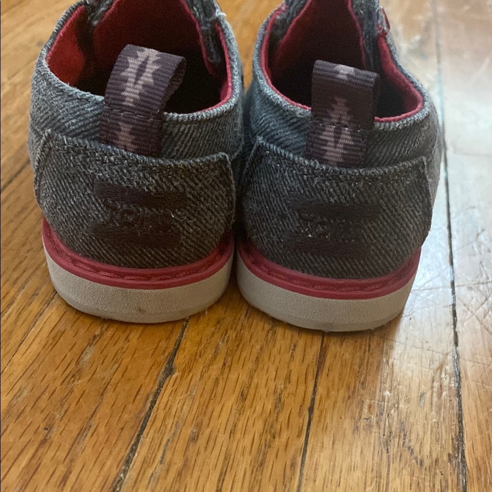 Toms Kids shoes in Denim Gray and Red Toddle 7 - Picture 4 of 5